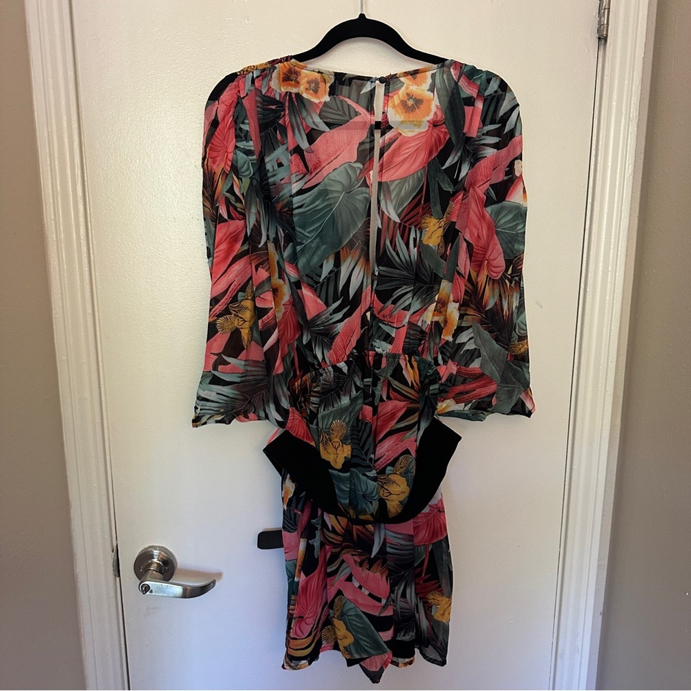 2020AVE Miss Avenue Curve Vibrant Tropical Printed Romper - Sz 1X - Picture 9 of 9